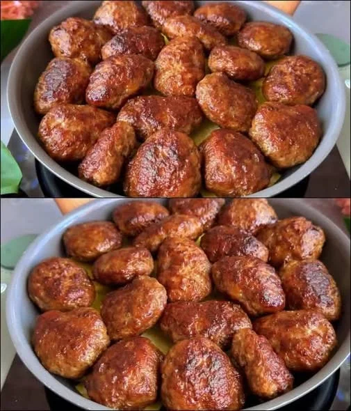 Chiftele rumenite frumos în tavă la cuptor