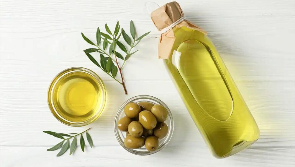 Uleiul de măsline, în topul ingredientelor sănătoase din bucătărie. De Black Friday, îl poți găsi cu preț redus la Auchan